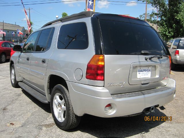 GMC Envoy XL 2004 photo 2
