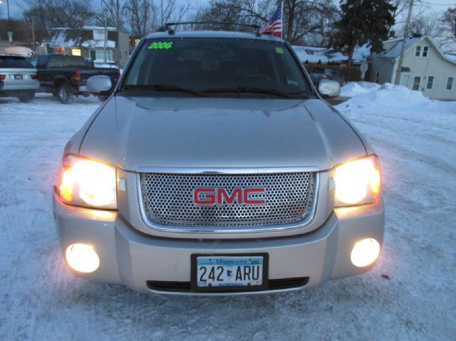 GMC Envoy XL 2005 photo 2