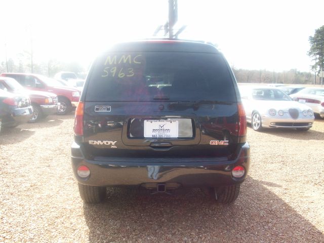 GMC Envoy XL 2005 photo 2