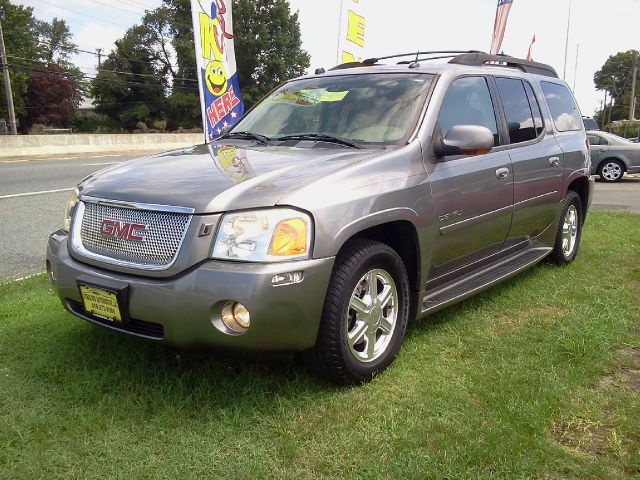 GMC Envoy XL 2005 photo 2