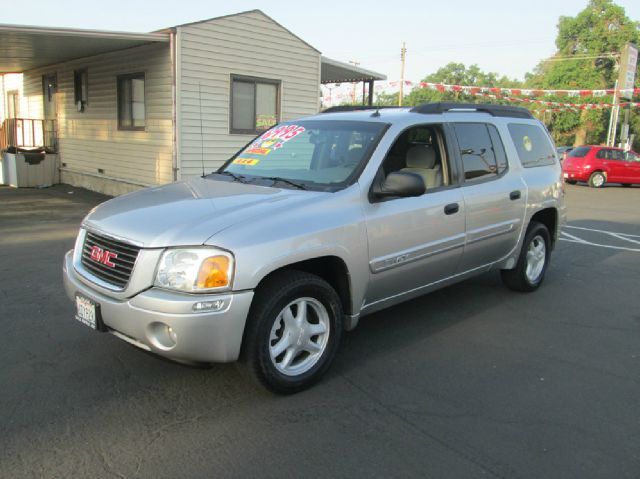 GMC Envoy XL 2005 photo 2