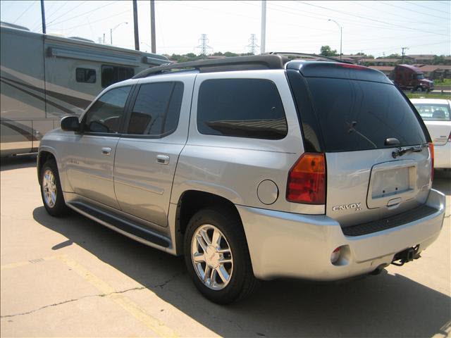 GMC Envoy XL 2006 photo 2