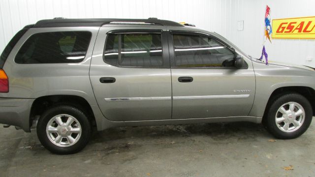 GMC Envoy XL 2006 photo 2