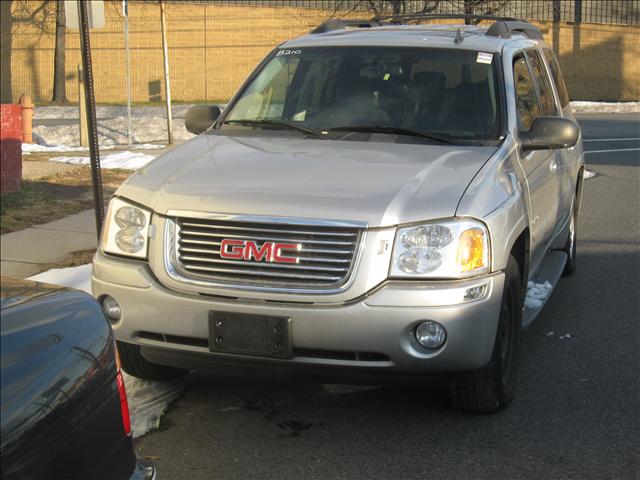 GMC Envoy XL QUAD SLT HD 4WD Diesel Sport Utility