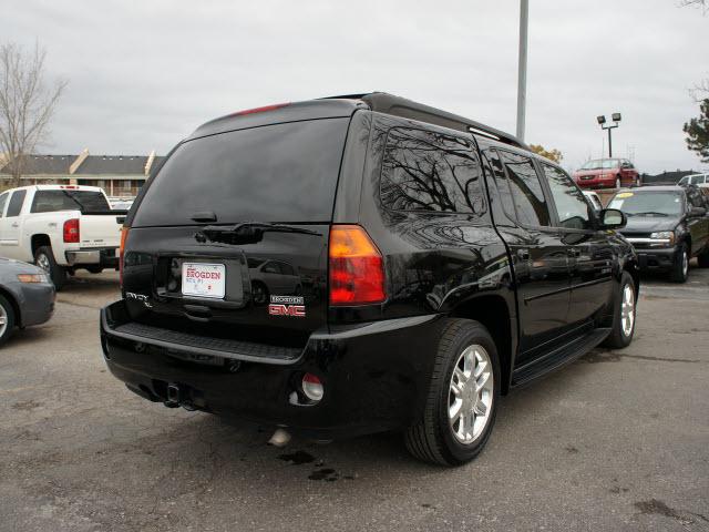 GMC Envoy XL 2006 photo 2