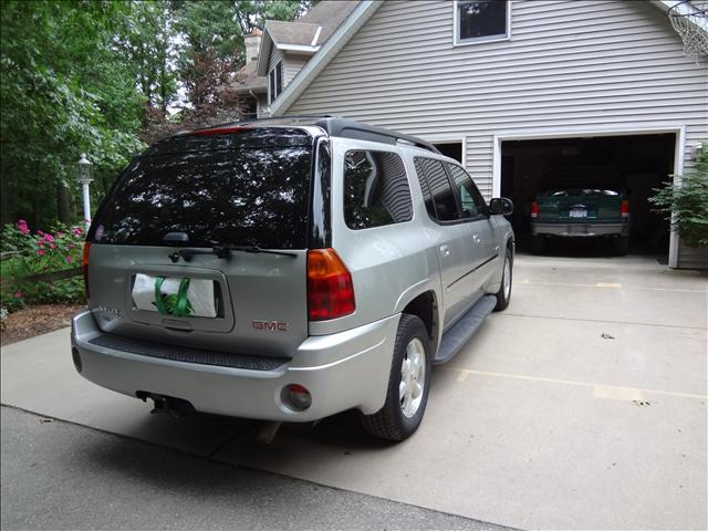 GMC Envoy XL 2006 photo 2