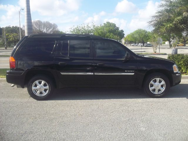 GMC Envoy XL 2006 photo 2