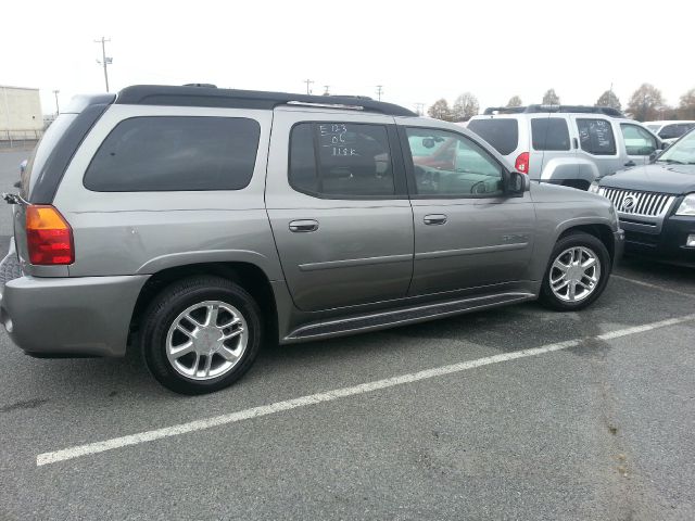 GMC Envoy XL 2006 photo 2
