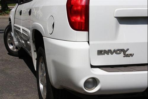 GMC Envoy XUV 2004 photo 4