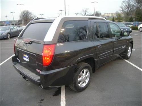 GMC Envoy XUV 2004 photo 2