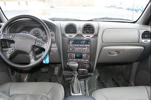 GMC Envoy XUV 2004 photo 3