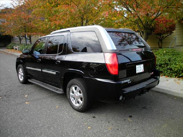 GMC Envoy XUV 2004 photo 1