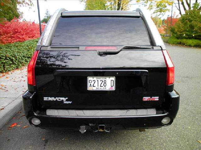 GMC Envoy XUV 2004 photo 2