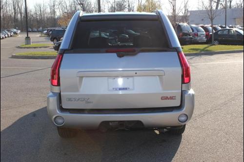 GMC Envoy XUV 2004 photo 1