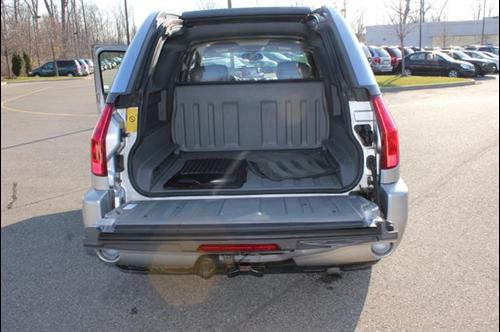GMC Envoy XUV 2004 photo 2