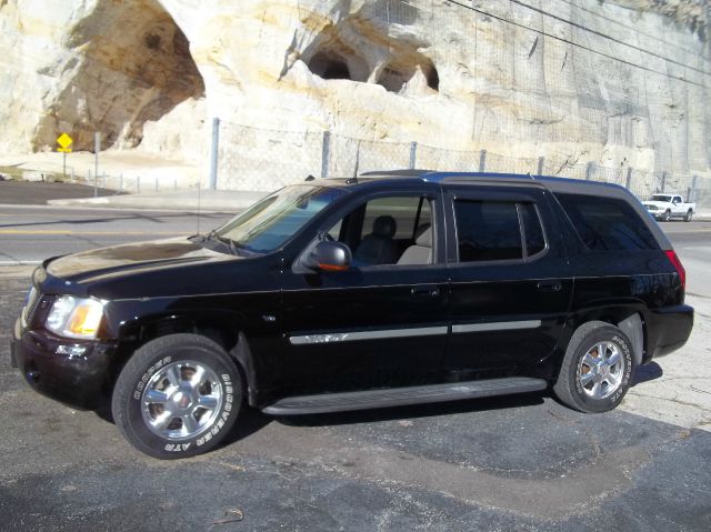 GMC Envoy XUV 2004 photo 3