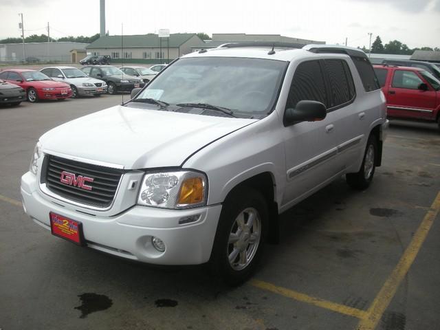 GMC Envoy XUV 2004 photo 2