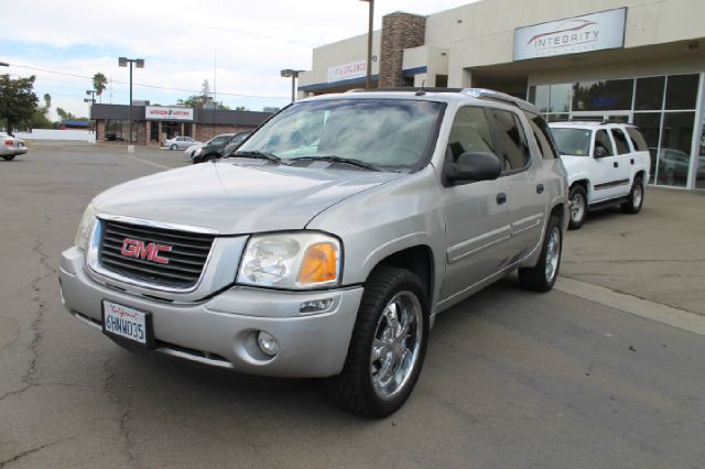 GMC Envoy XUV 2004 photo 1