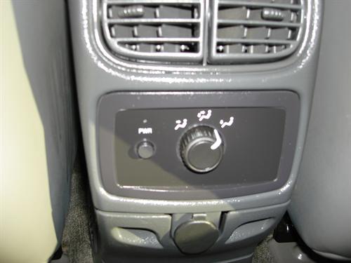 GMC Envoy XUV 2004 photo 2