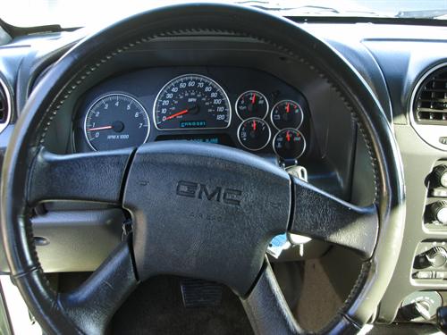 GMC Envoy XUV 2004 photo 3