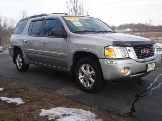 GMC Envoy XUV 2004 photo 3
