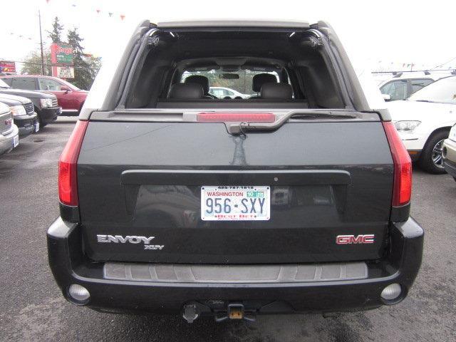 GMC Envoy XUV 2004 photo 2