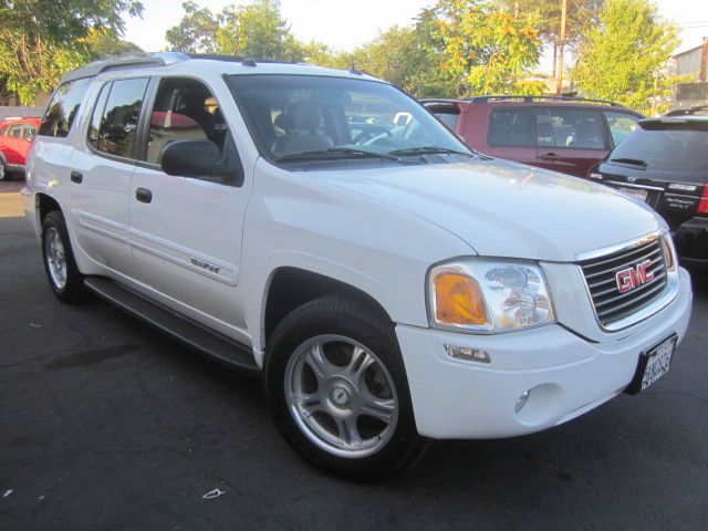 GMC Envoy XUV 2004 photo 1