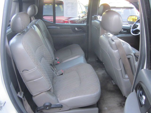 GMC Envoy XUV 2004 photo 2