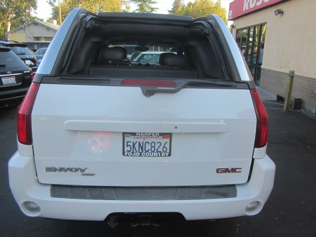 GMC Envoy XUV 2004 photo 4