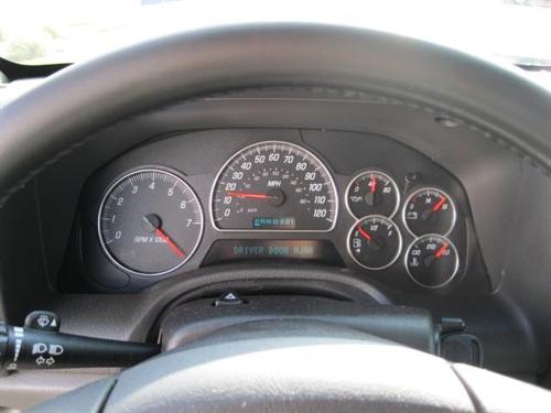 GMC Envoy XUV 2004 photo 3