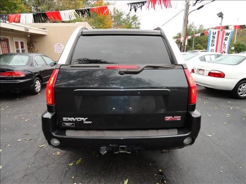 GMC Envoy XUV 2004 photo 2