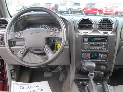 GMC Envoy XUV 2004 photo 3