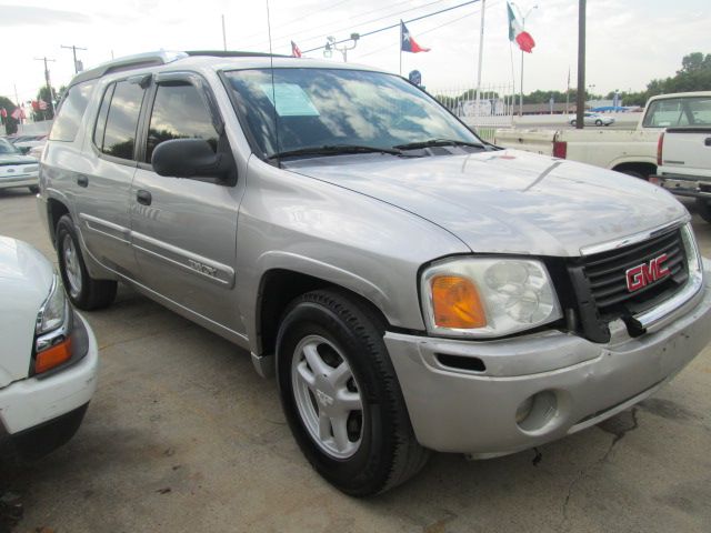 GMC Envoy XUV 2004 photo 1