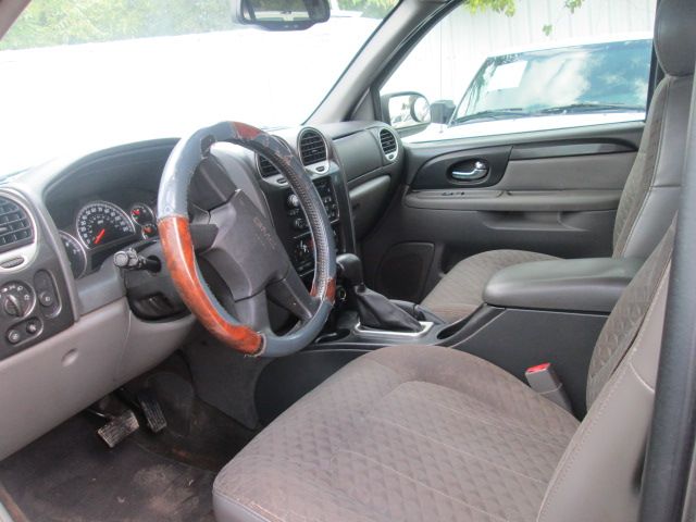 GMC Envoy XUV 2004 photo 2