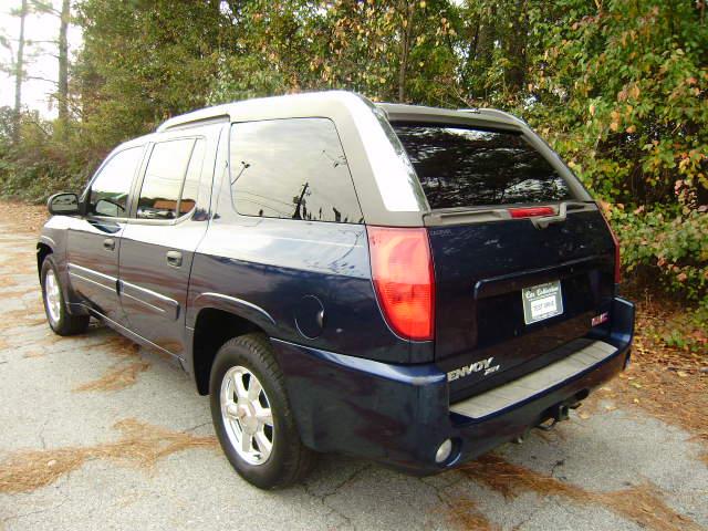 GMC Envoy XUV 2004 photo 2
