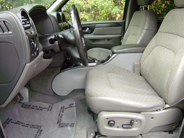 GMC Envoy XUV 2004 photo 3