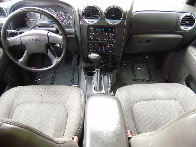GMC Envoy XUV 2004 photo 4