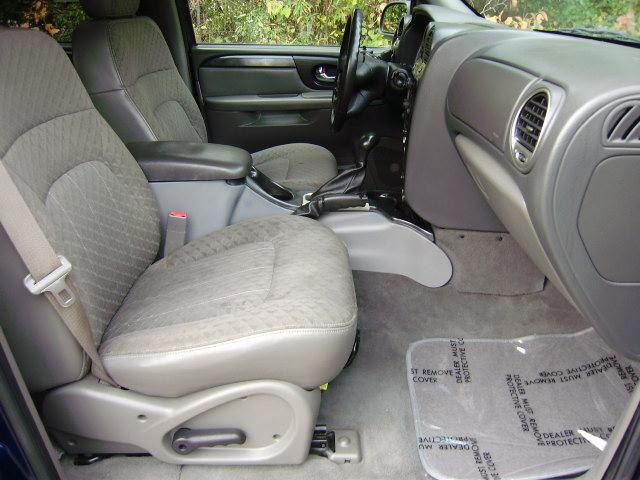 GMC Envoy XUV 2004 photo 5