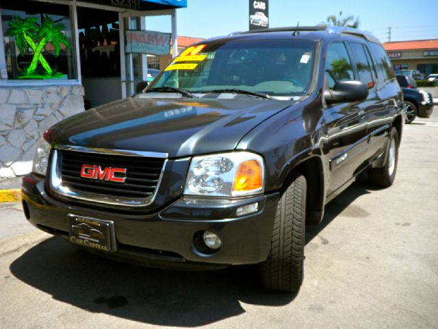 GMC Envoy XUV 2004 photo 2
