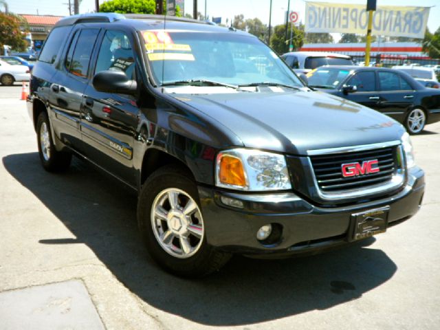 GMC Envoy XUV 2004 photo 3