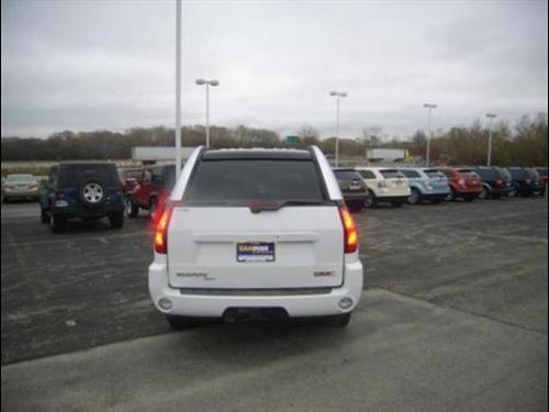 GMC Envoy XUV 2004 photo 5