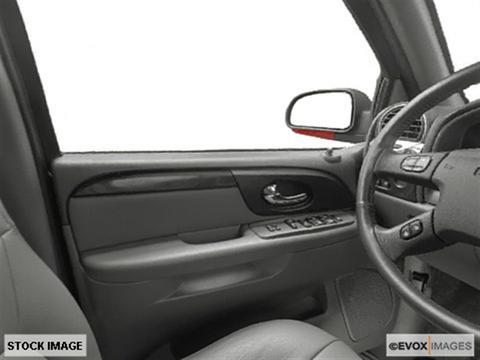 GMC Envoy XUV 2004 photo 2