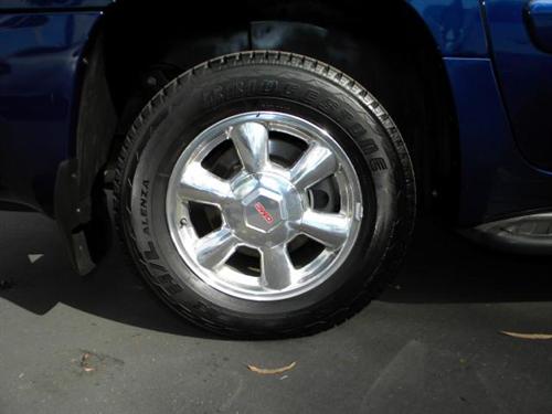 GMC Envoy XUV 2004 photo 3