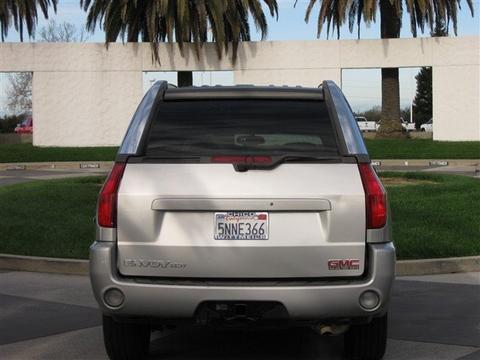 GMC Envoy XUV 2004 photo 2