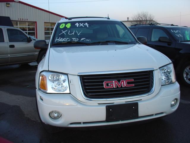 GMC Envoy XUV 2004 photo 2
