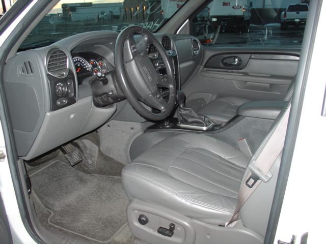 GMC Envoy XUV 2004 photo 3