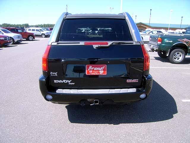 GMC Envoy XUV 2004 photo 2