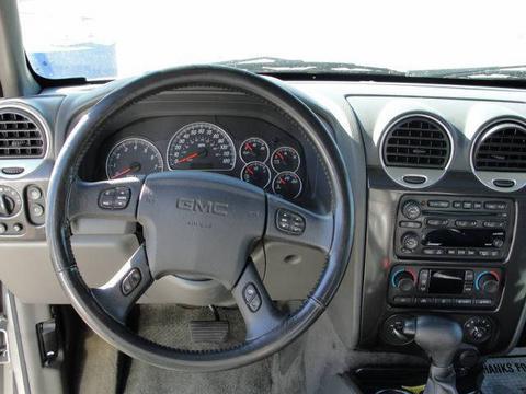 GMC Envoy XUV 2004 photo 2