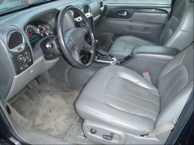 GMC Envoy XUV 2004 photo 1