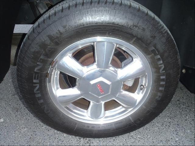 GMC Envoy XUV 2004 photo 3